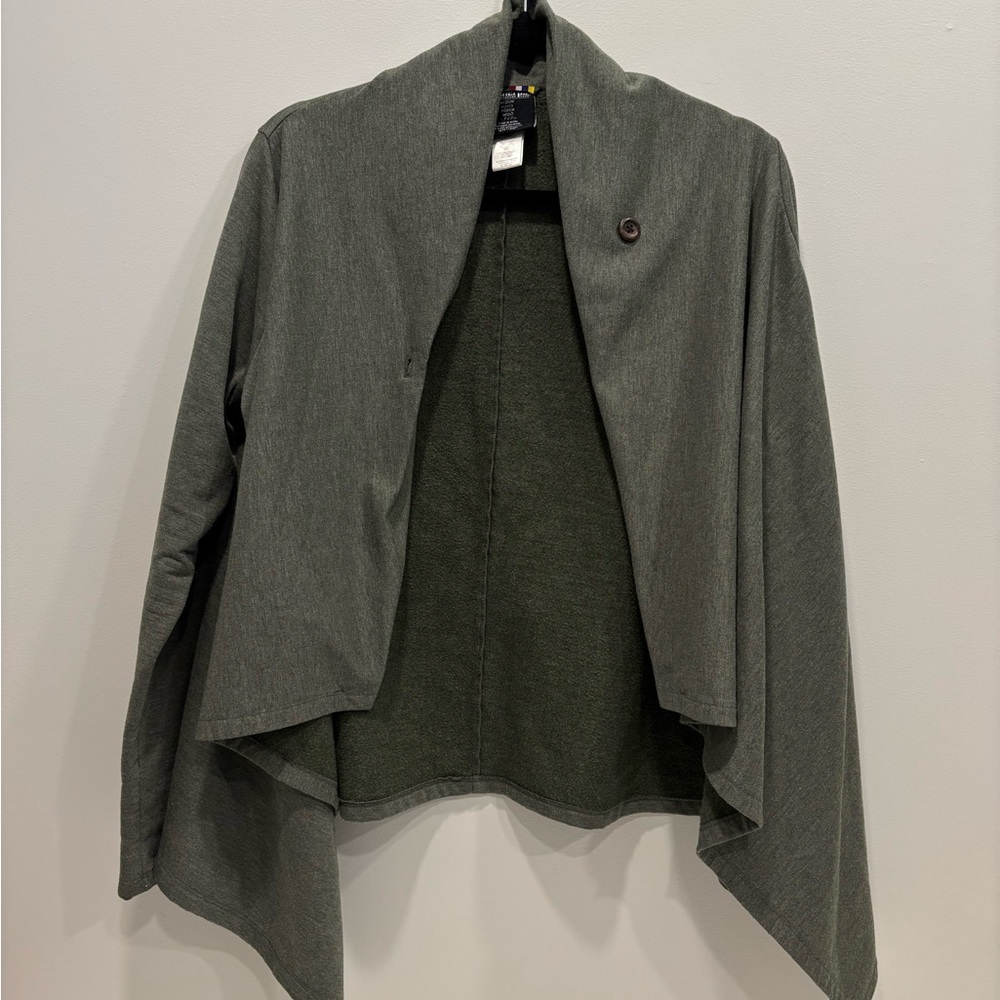 Women's green Sweater Sherpa Adventure gear.